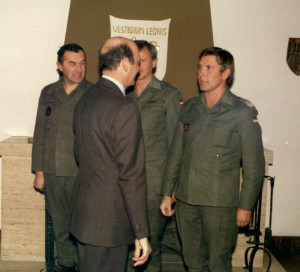 1986 1 Wörner mit Kommandeuren